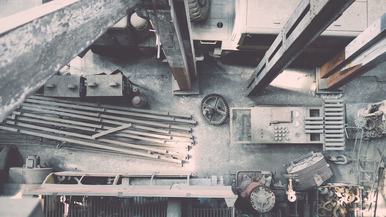Baustelle mit Staub und Materialresten – Bauendreinigung